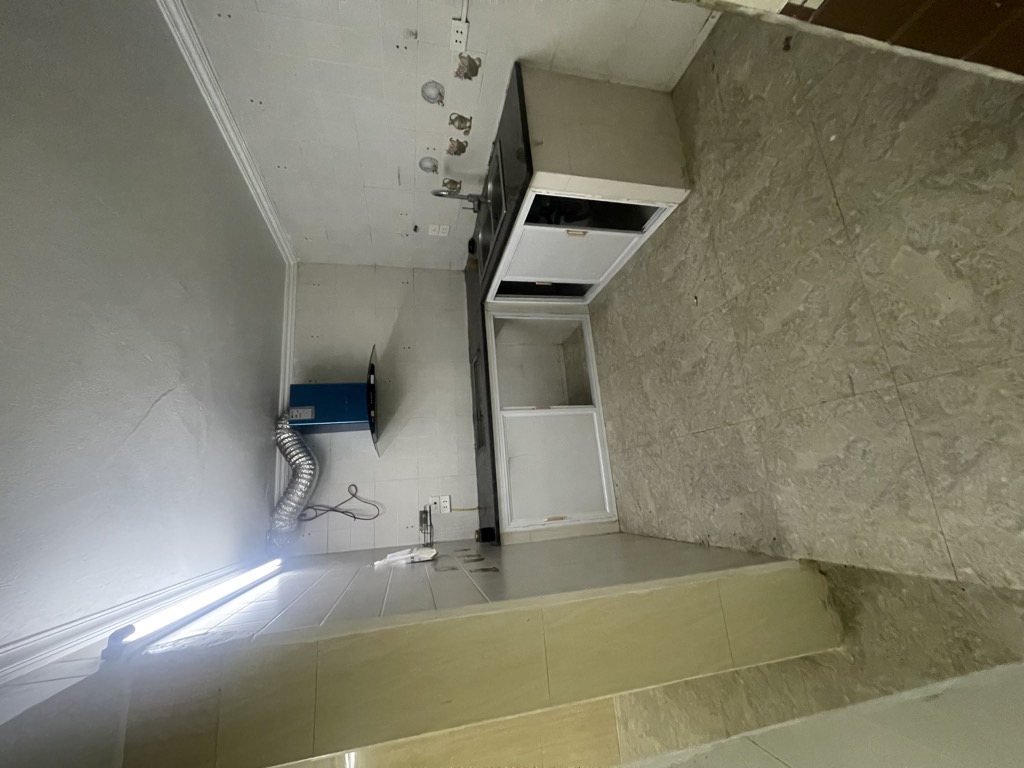 Bán nhà Bùi Ngọc Dương - diện tích 75m2 1 tầng - Nhà tập thể tầng 1, sổ 33m sử dụng thực tế 42m - giá 4,7 tỷ