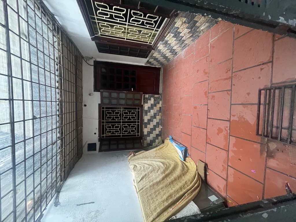 Bán nhà Bùi Ngọc Dương - diện tích 75m2 1 tầng - Nhà tập thể tầng 1, sổ 33m sử dụng thực tế 42m - giá 4,7 tỷ