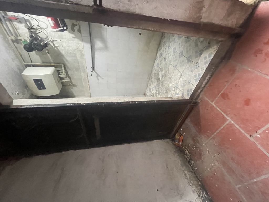 Bán nhà Bùi Ngọc Dương - diện tích 75m2 1 tầng - Nhà tập thể tầng 1, sổ 33m sử dụng thực tế 42m - giá 4,7 tỷ