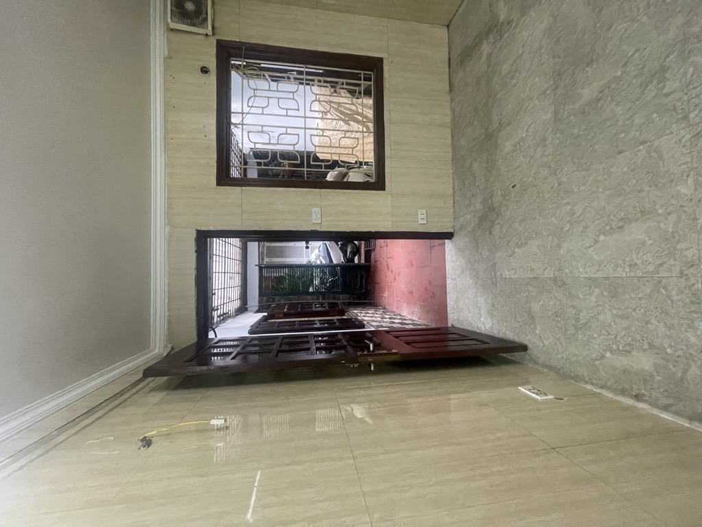 Bán nhà Bùi Ngọc Dương - diện tích 75m2 1 tầng - Nhà tập thể tầng 1, sổ 33m sử dụng thực tế 42m - giá 4,7 tỷ