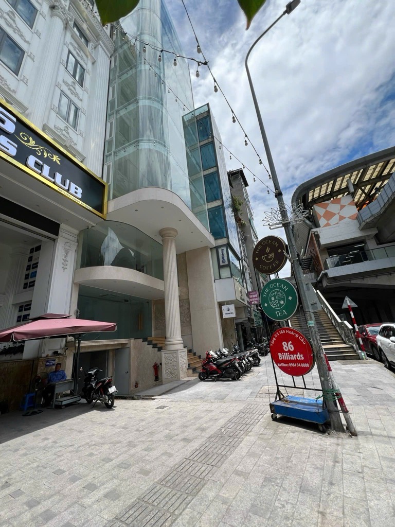 Bán nhà Hoàng Cầu - diện tích 172m2 11 tầng - Toà nhà văn phòng VIP nhất Hoàng Cầu - giá 150 tỷ