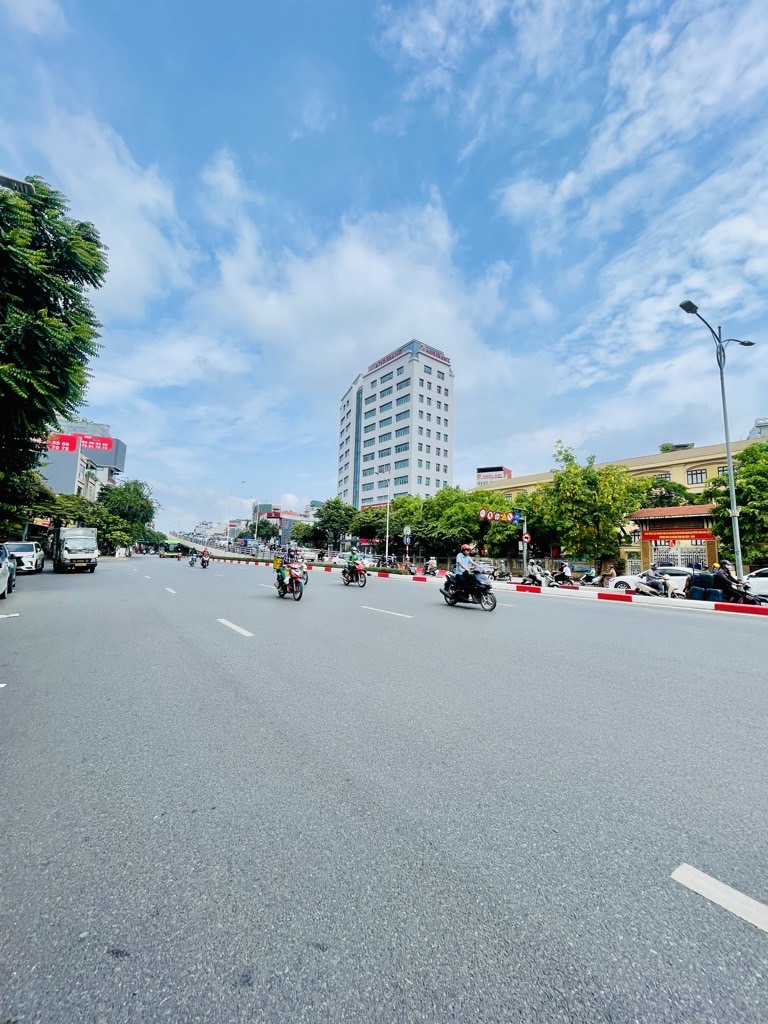 Bán nhà Đại Cồ Việt - diện tích 51.4m2 4 tầng - Mặt tiền 8.4m, thang máy - giá 45 tỷ