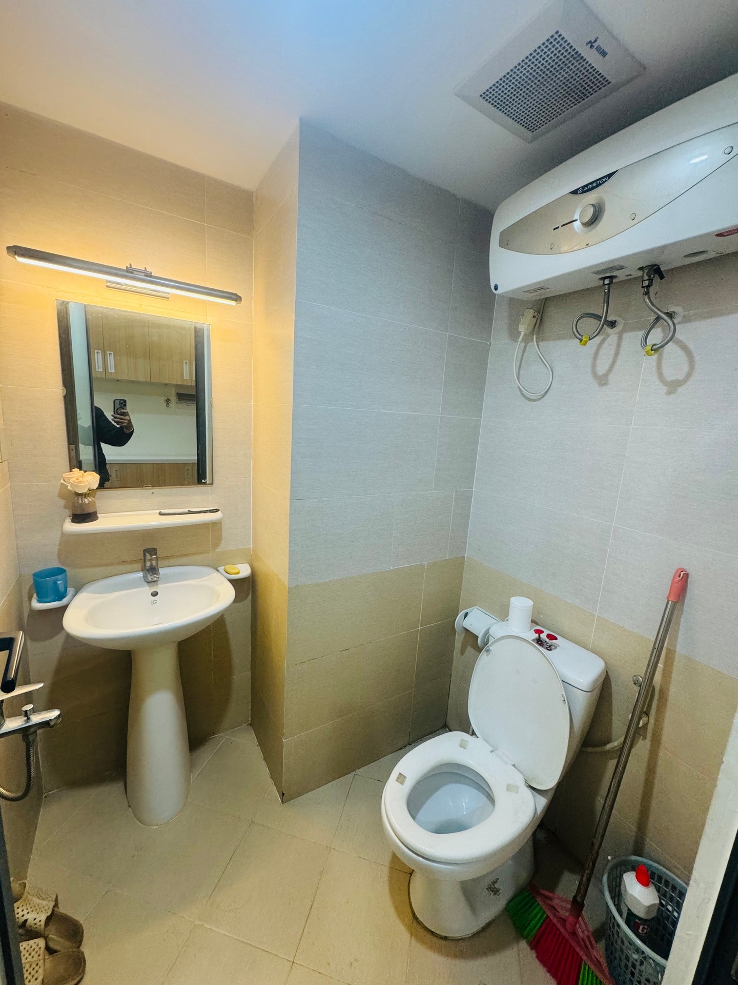 Bán nhà Trịnh Đình Cửu - diện tích 58m2 7 tầng - Căn hộ đẹp, đầy đủ tiện nghi - giá 5,6 tỷ