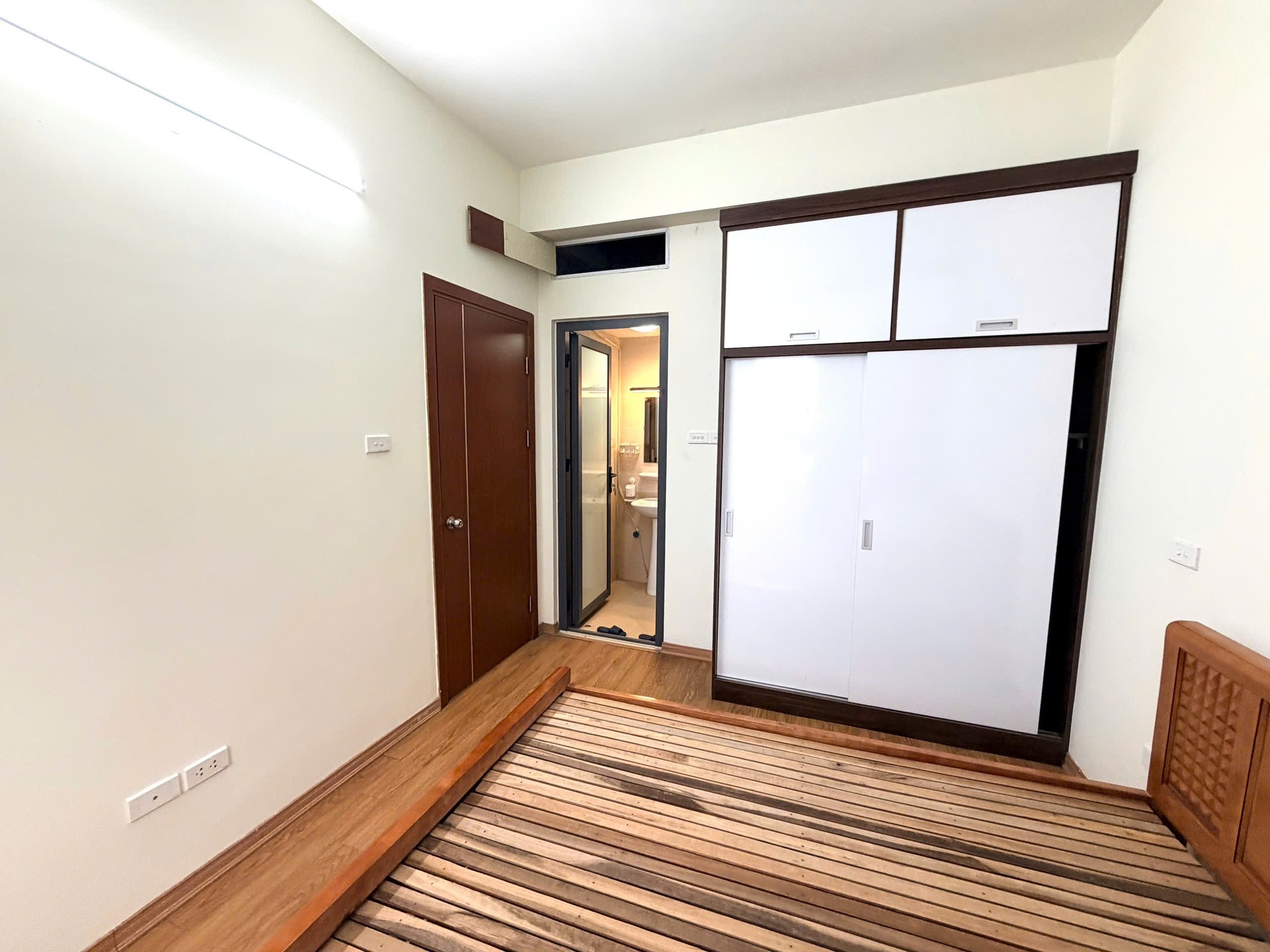 Bán nhà Trịnh Đình Cửu - diện tích 58m2 7 tầng - Căn hộ đẹp, đầy đủ tiện nghi - giá 5,6 tỷ