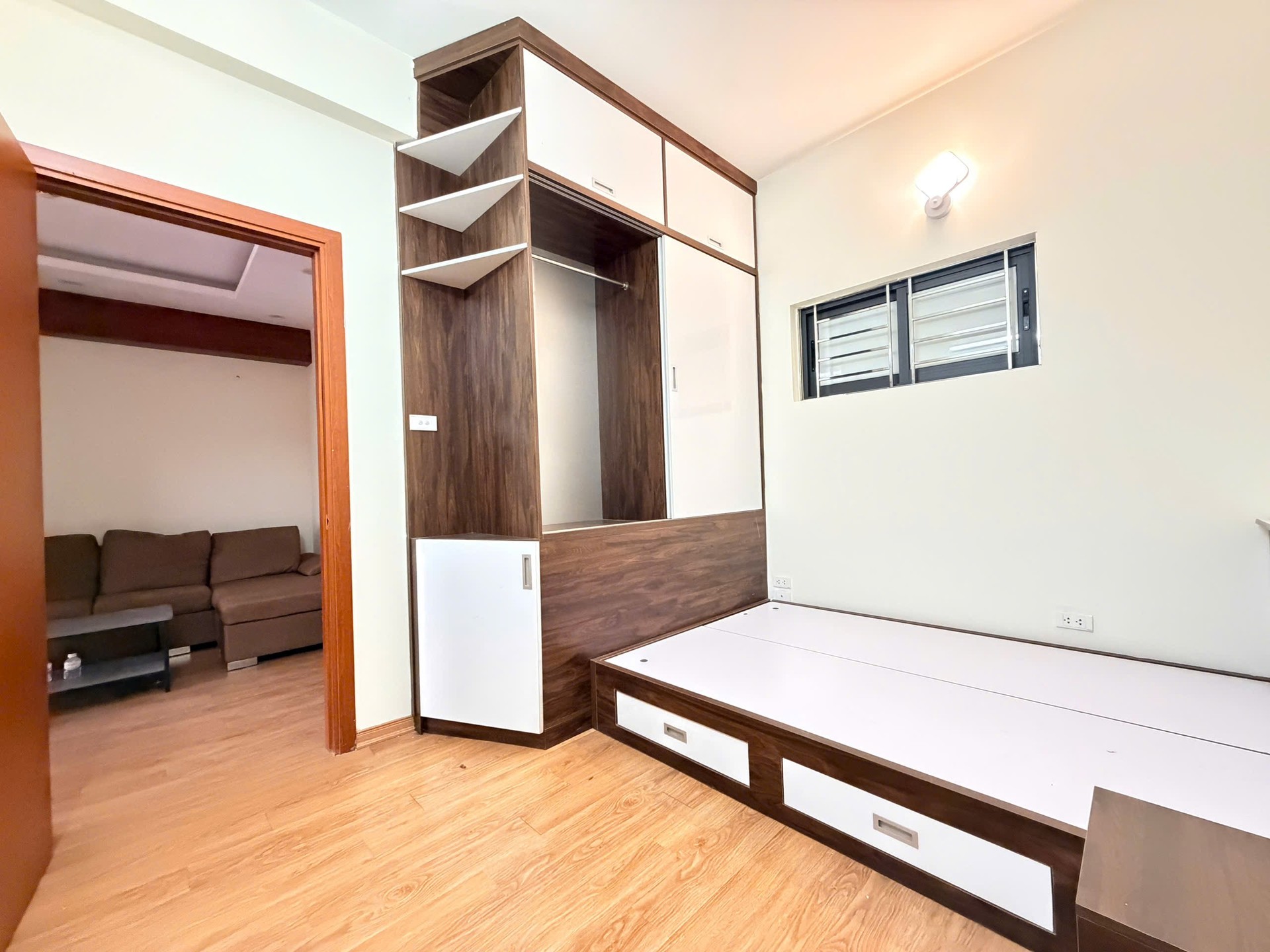 Bán nhà Trịnh Đình Cửu - diện tích 58m2 7 tầng - Căn hộ đẹp, đầy đủ tiện nghi - giá 5,6 tỷ