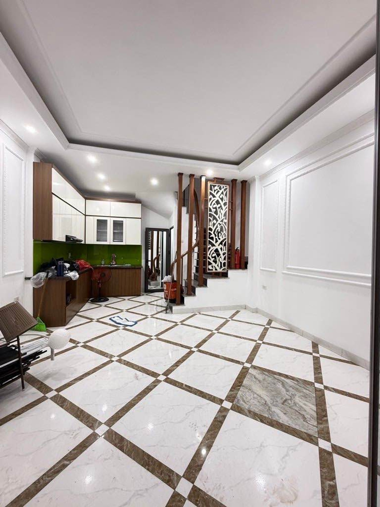 Bán nhà Ngọc Hồi - diện tích 30m2 5 tầng - Ô tô đỗ cửa - giá 5,9 tỷ