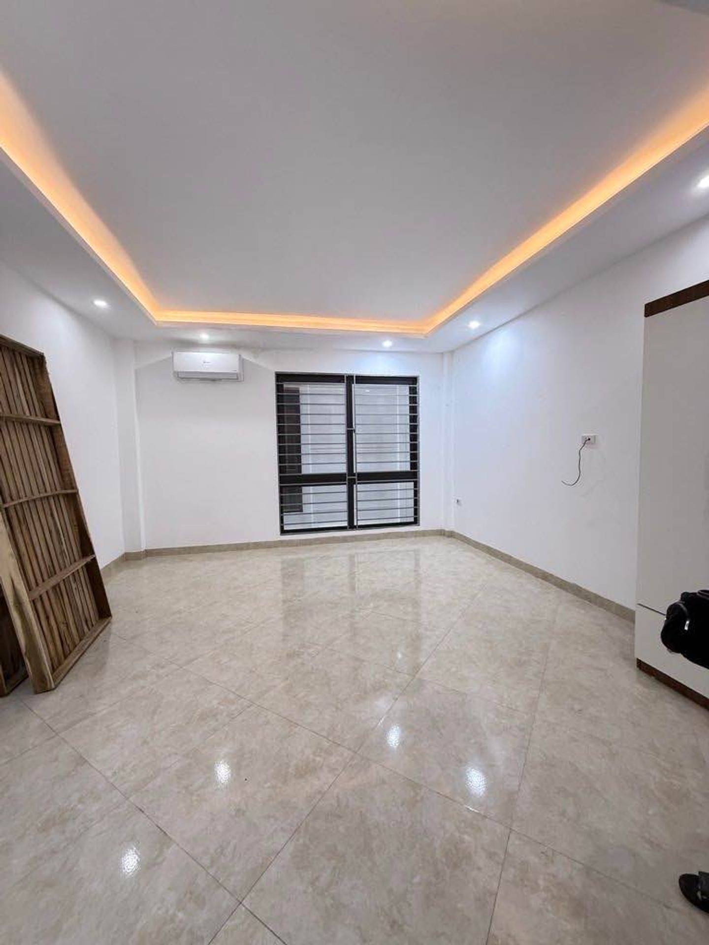 Bán nhà Ngọc Hồi - diện tích 30m2 5 tầng - Ô tô đỗ cửa - giá 5,9 tỷ