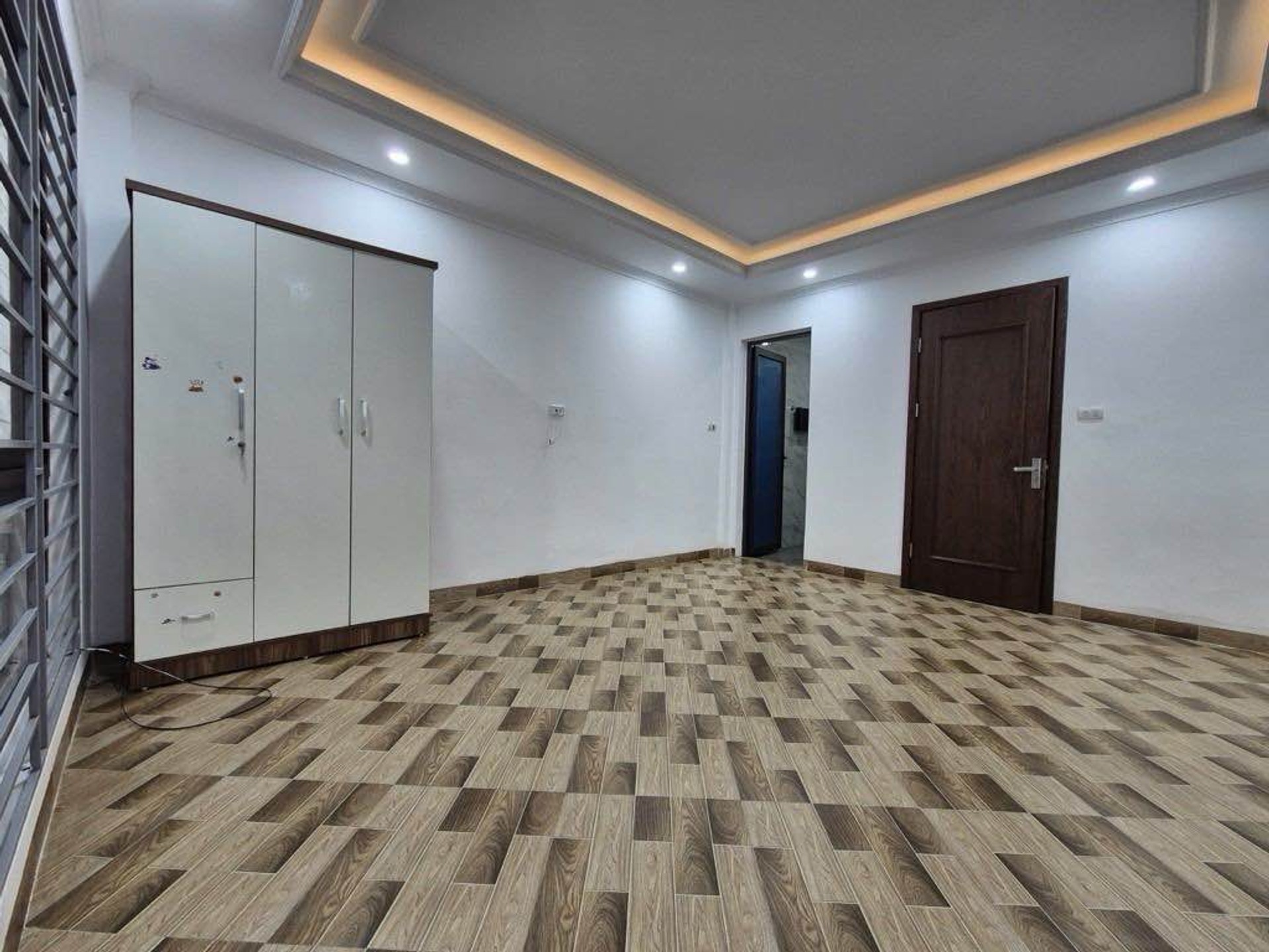 Bán nhà Ngọc Hồi - diện tích 30m2 5 tầng - Ô tô đỗ cửa - giá 5,9 tỷ