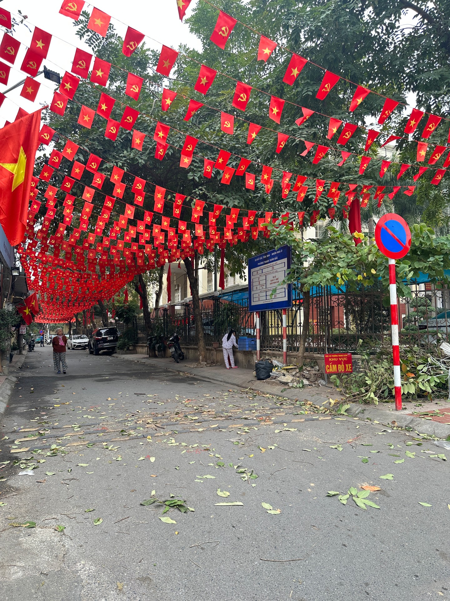 Bán nhà Ngõ 11 Khuất Duy Tiến - diện tích 50.4m2 5 tầng - ô tô tránh - giá 27 tỷ