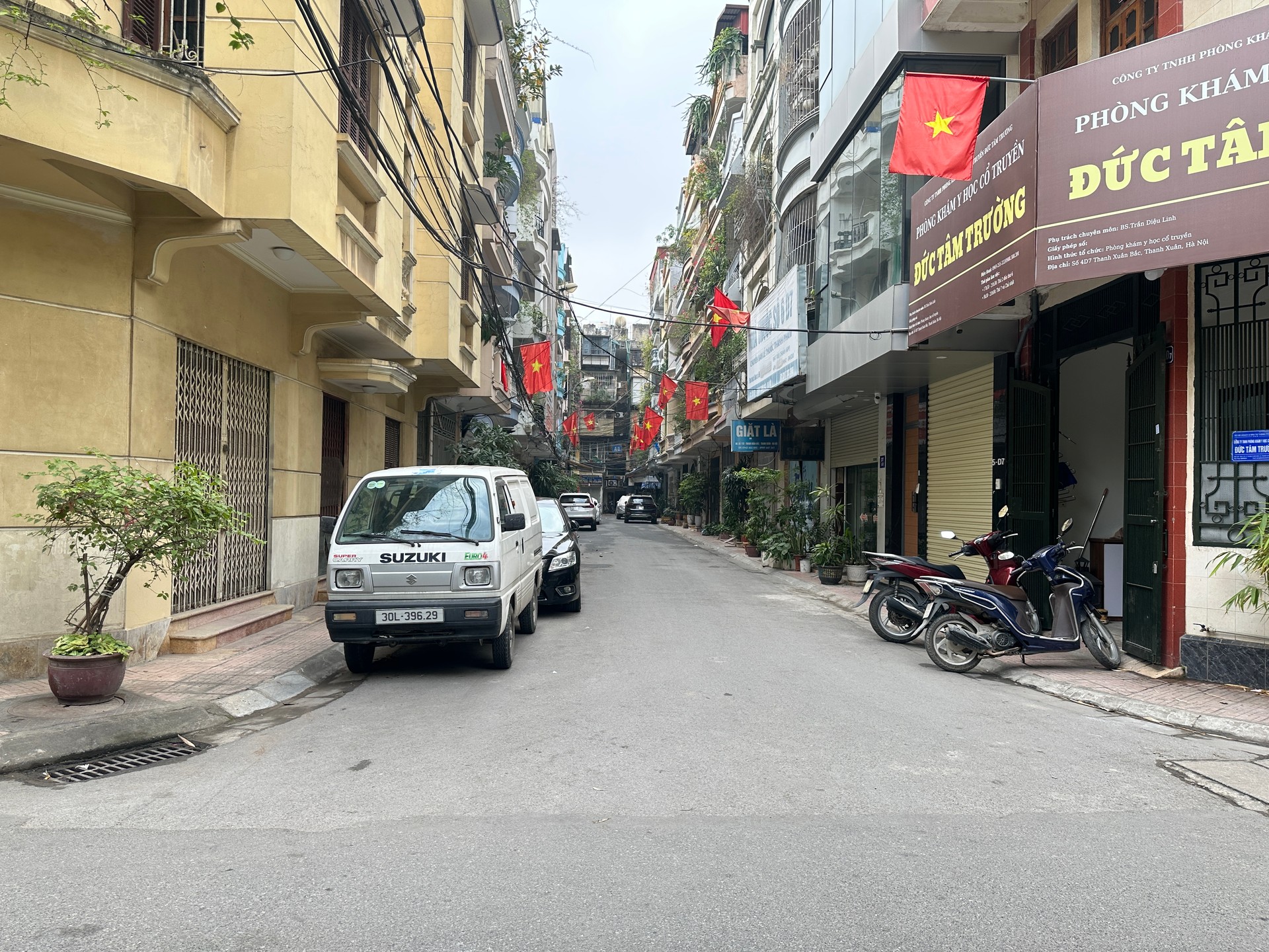 Bán nhà Ngõ 11 Khuất Duy Tiến - diện tích 50.4m2 5 tầng - ô tô tránh - giá 27 tỷ