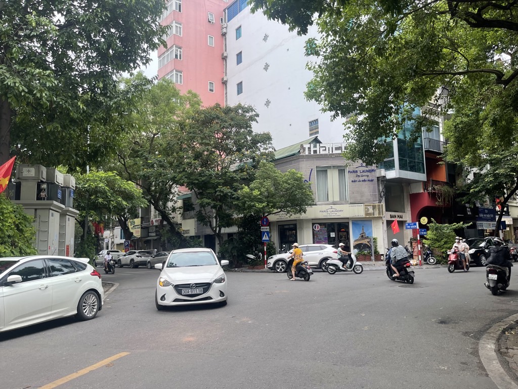 Bán nhà Lê Văn Hưu - diện tích 24m2 2 tầng - Nhà ngay Vị Trí Ngã 5 Phan Chu Trinh - Lê Văn Hưu - Lò Đúc - Hàn Thuyên - giá 12,2 tỷ