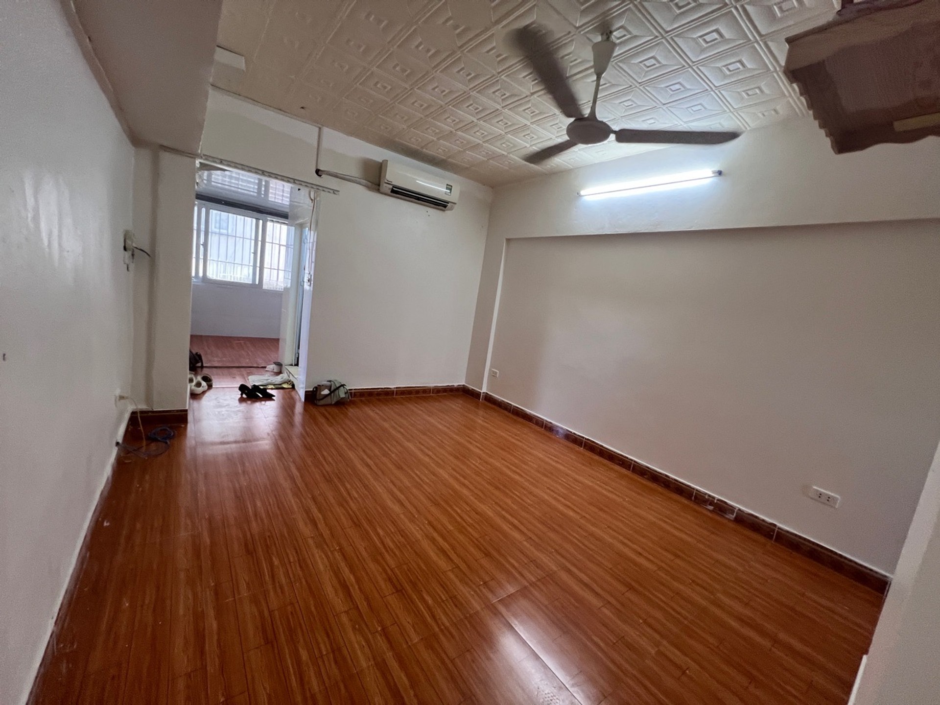 Bán nhà Nguyễn Chí Thanh - diện tích 65m2 1 tầng - Ô tô đỗ chân cầu thang - giá 5,2 tỷ