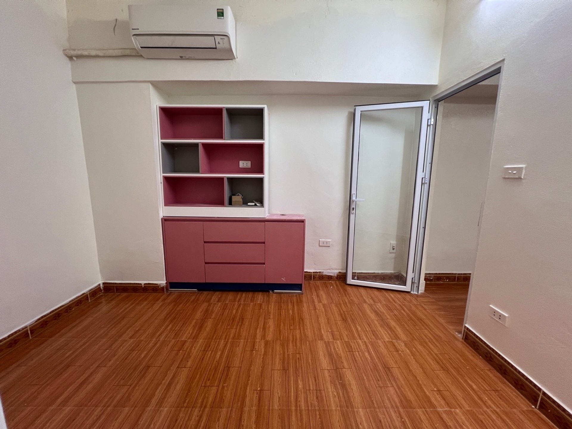 Bán nhà Nguyễn Chí Thanh - diện tích 65m2 1 tầng - Ô tô đỗ chân cầu thang - giá 5,2 tỷ