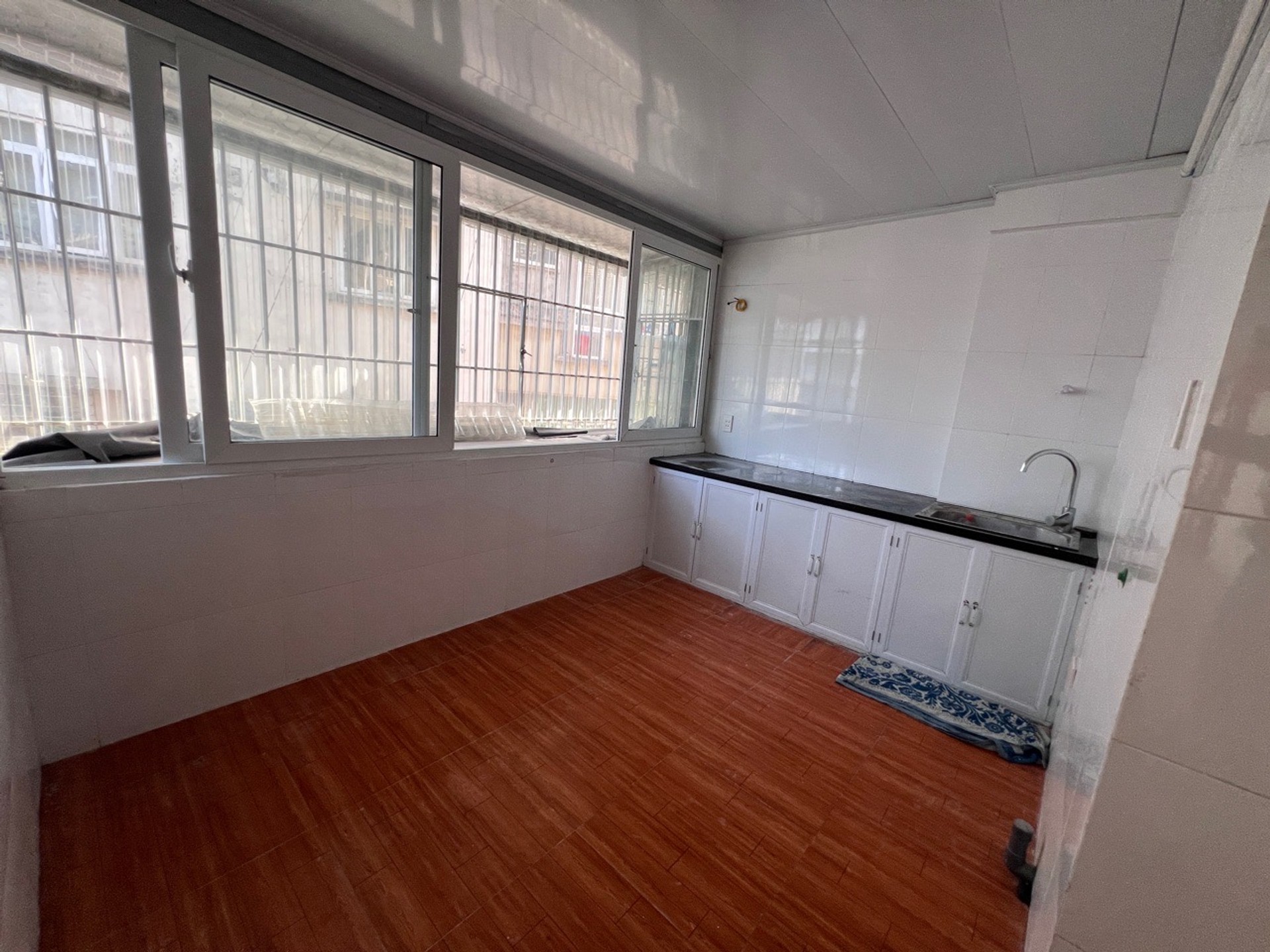 Bán nhà Nguyễn Chí Thanh - diện tích 65m2 1 tầng - Ô tô đỗ chân cầu thang - giá 5,2 tỷ