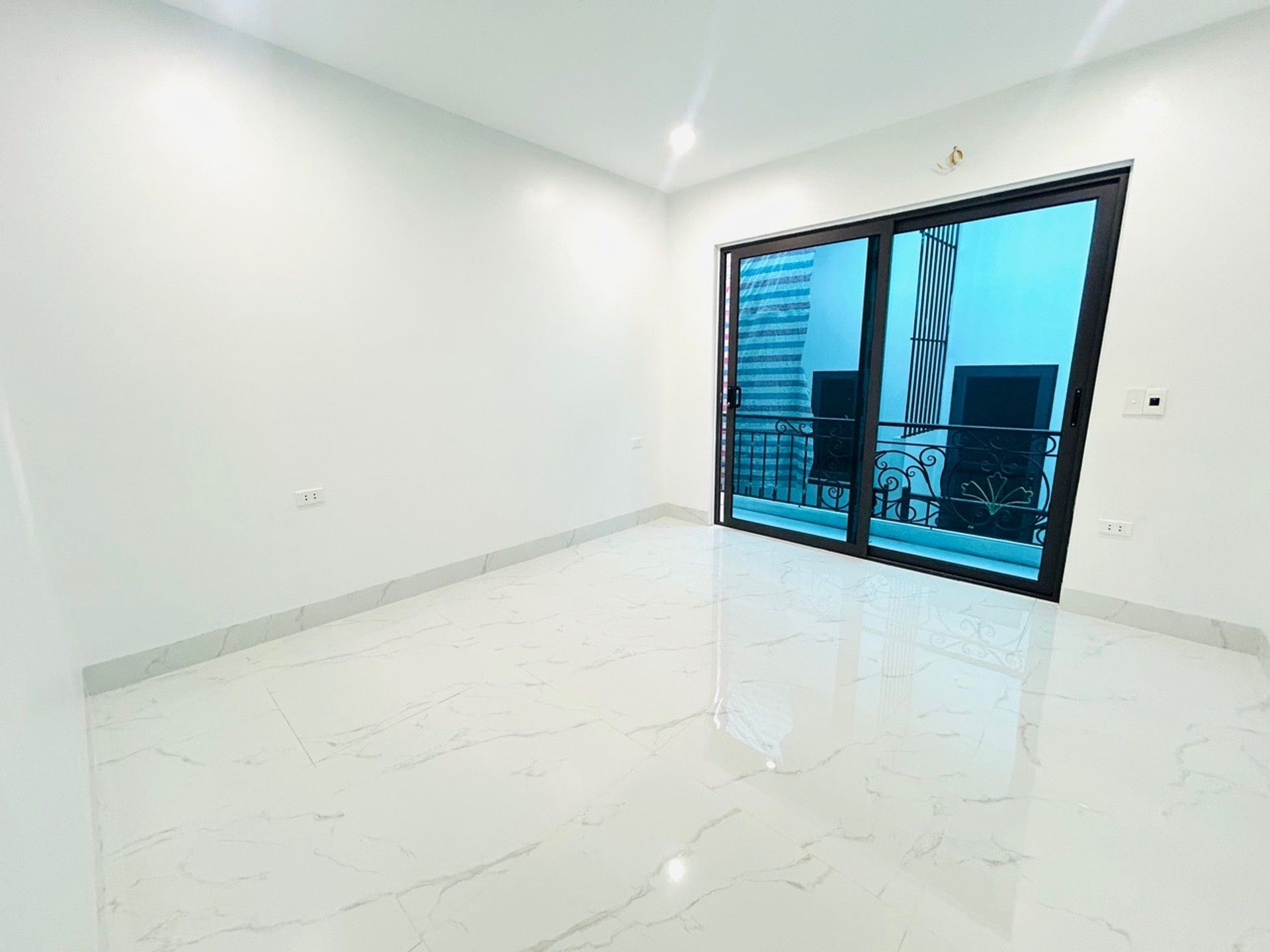 Bán nhà Thanh Lân - diện tích 30m2 3 tầng - gần ô tô - giá 3,3 tỷ