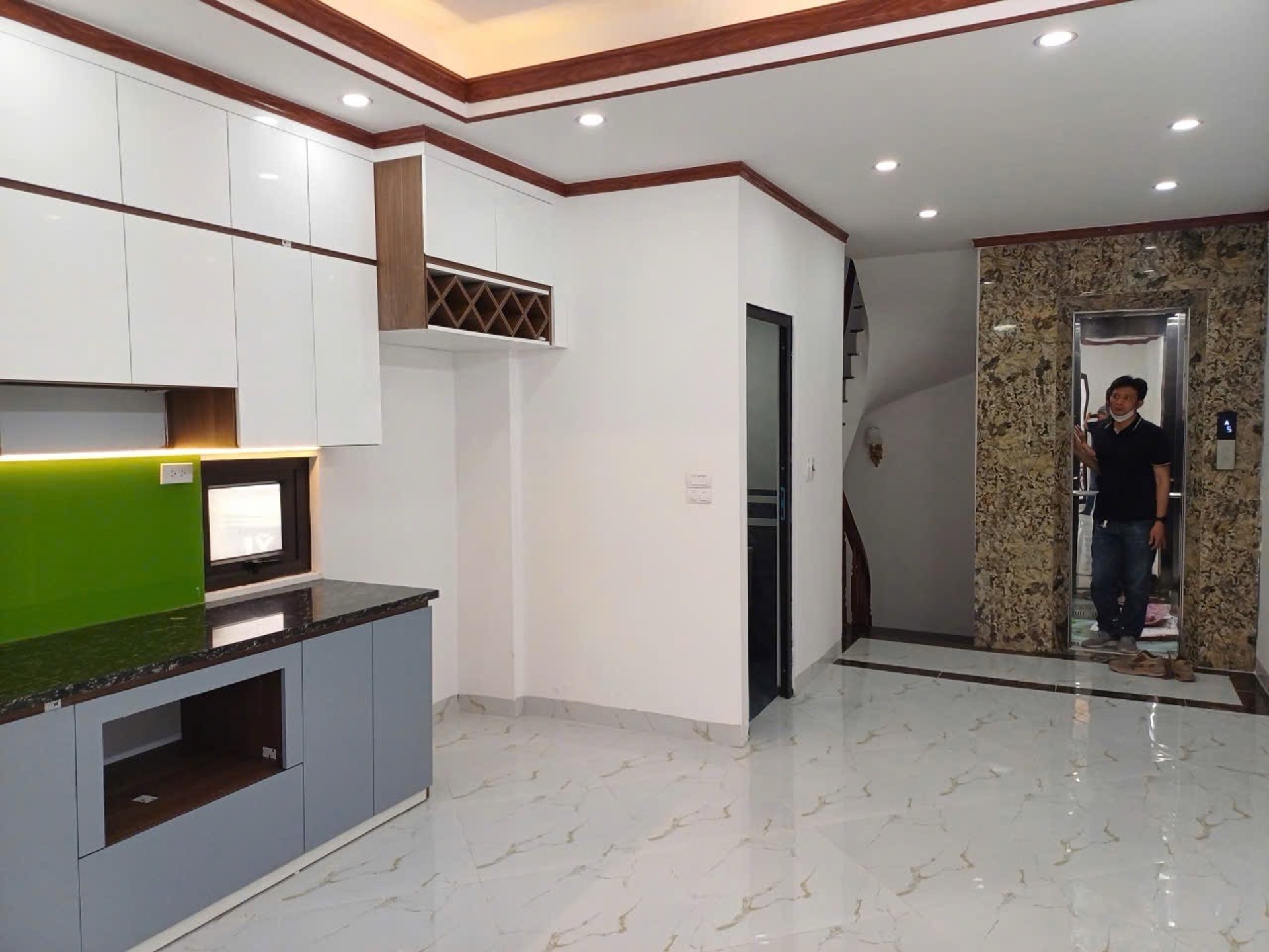 Bán nhà Kim Ngưu - diện tích 30m2 5 tầng - thang máy - giá 9,6 tỷ