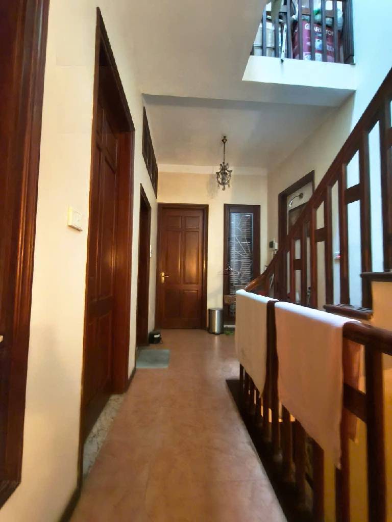 Bán nhà Võ Thị Sáu - diện tích 70m2 5 tầng - Gần hồ, ngõ rộng ba gác tránh nhau - giá 18,6 tỷ
