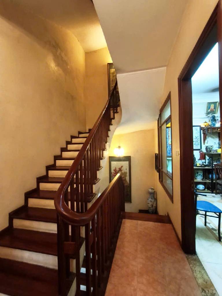 Bán nhà Võ Thị Sáu - diện tích 70m2 5 tầng - Gần hồ, ngõ rộng ba gác tránh nhau - giá 18,6 tỷ