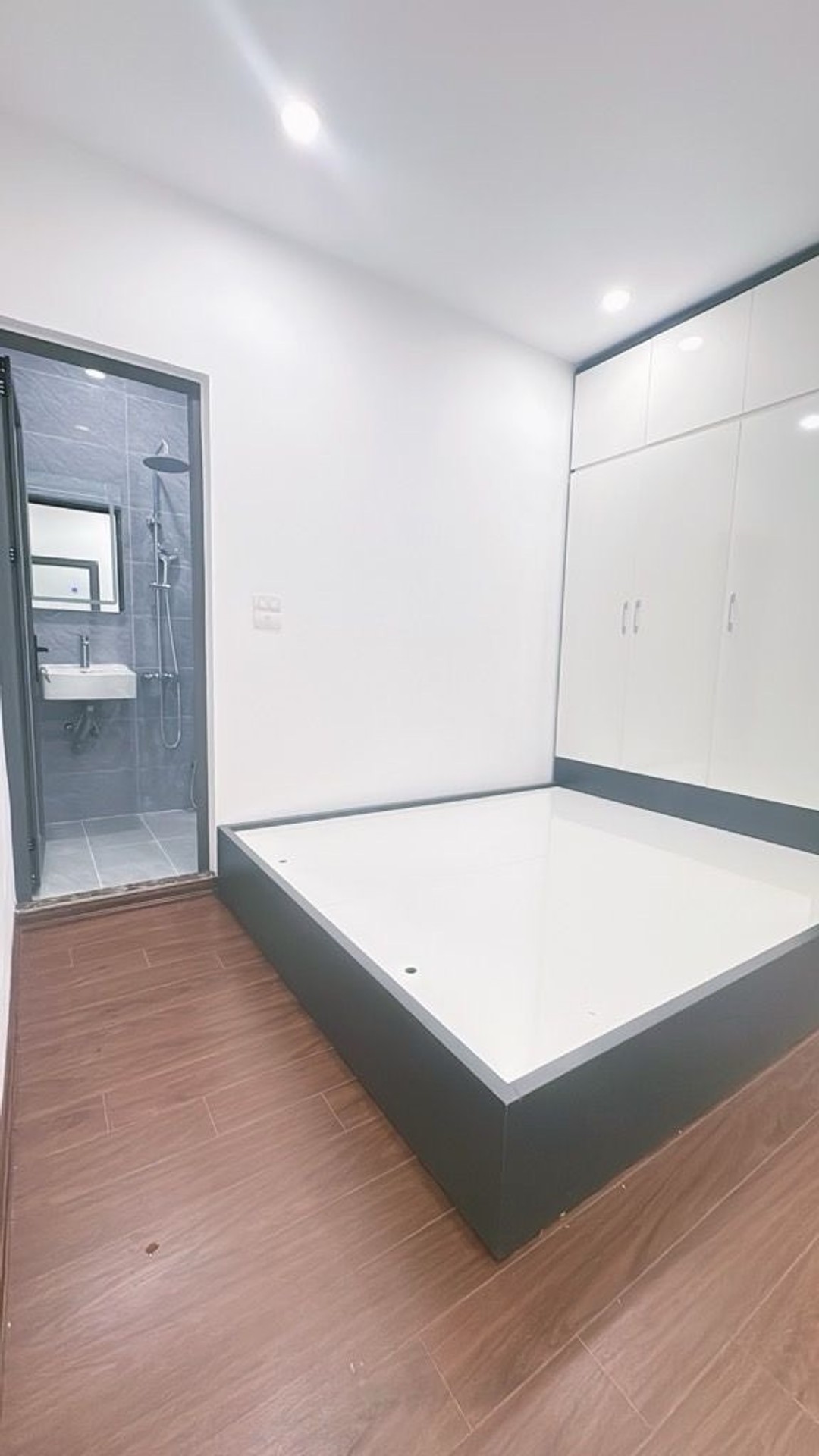 Bán nhà Nguyễn Trãi - diện tích 60m2 3 tầng - Đối diện Royal City - giá 3,5 tỷ