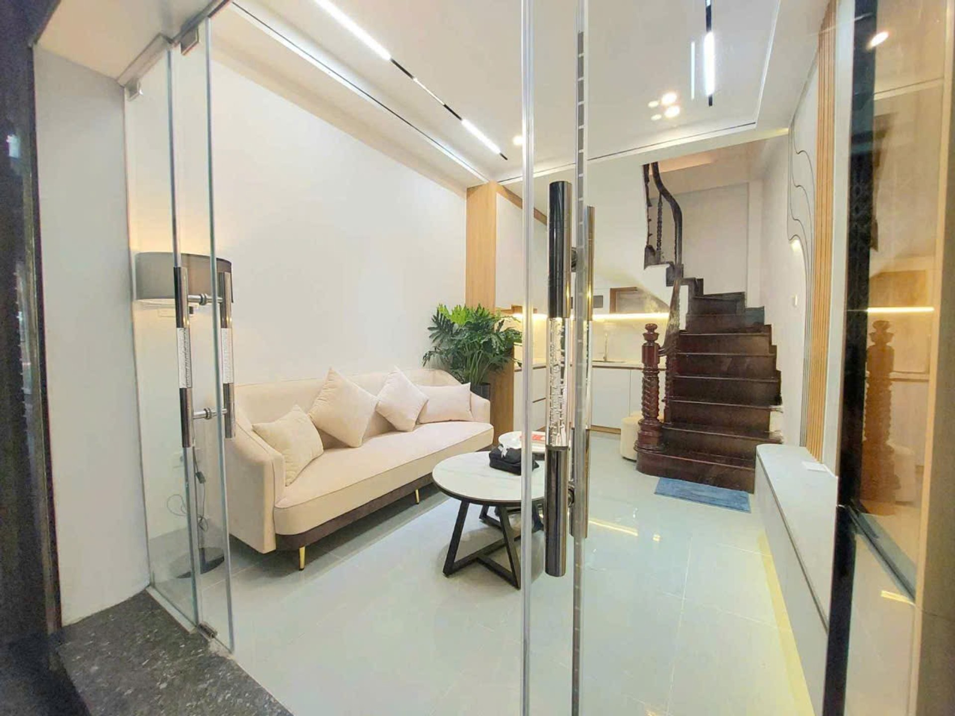Bán nhà Nguyễn Cao - diện tích 15m2 5 tầng - Mặt ngõ thông kinh doanh - giá 7,3 tỷ