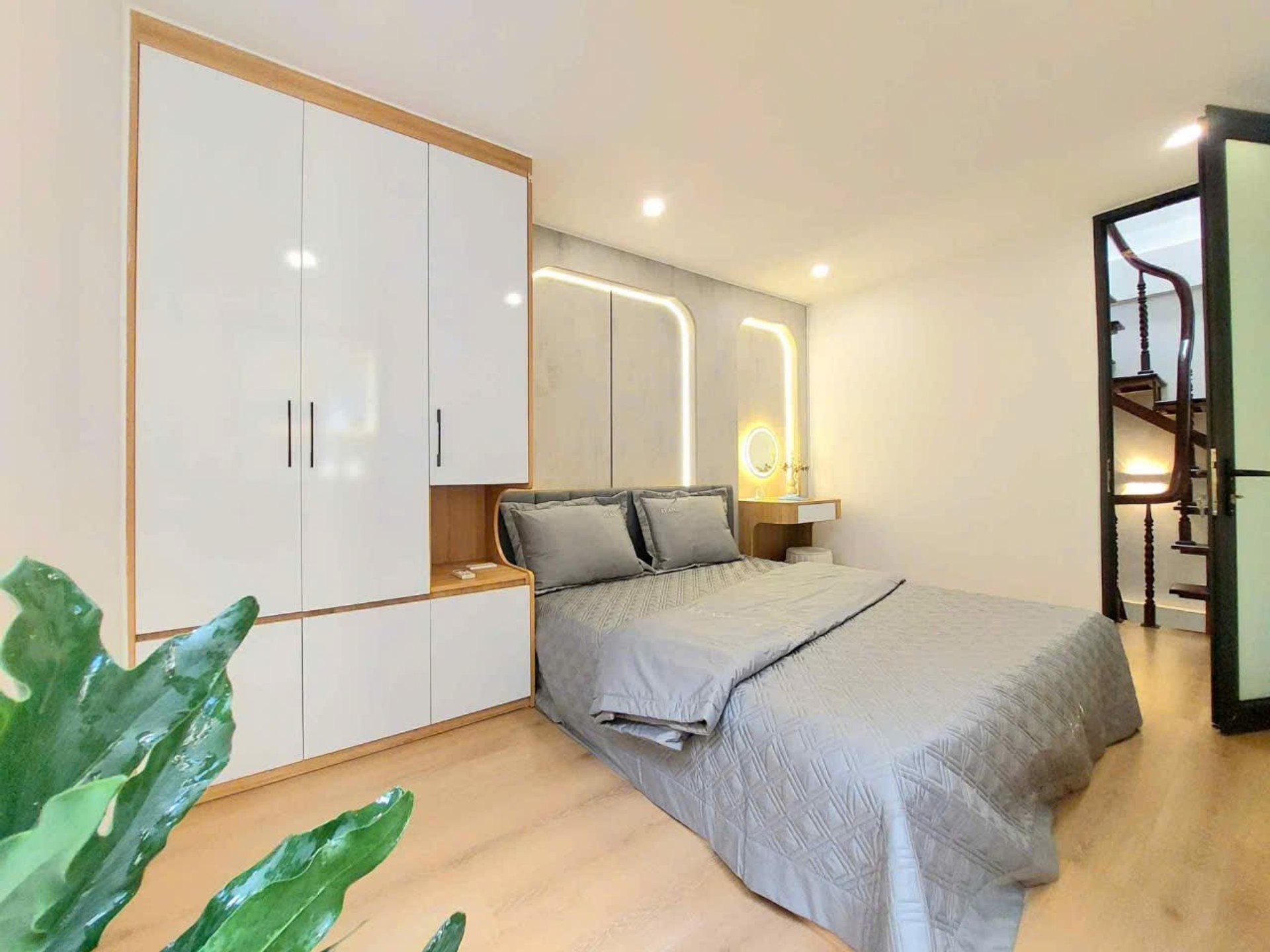 Bán nhà Nguyễn Cao - diện tích 15m2 5 tầng - Mặt ngõ thông kinh doanh - giá 7,3 tỷ