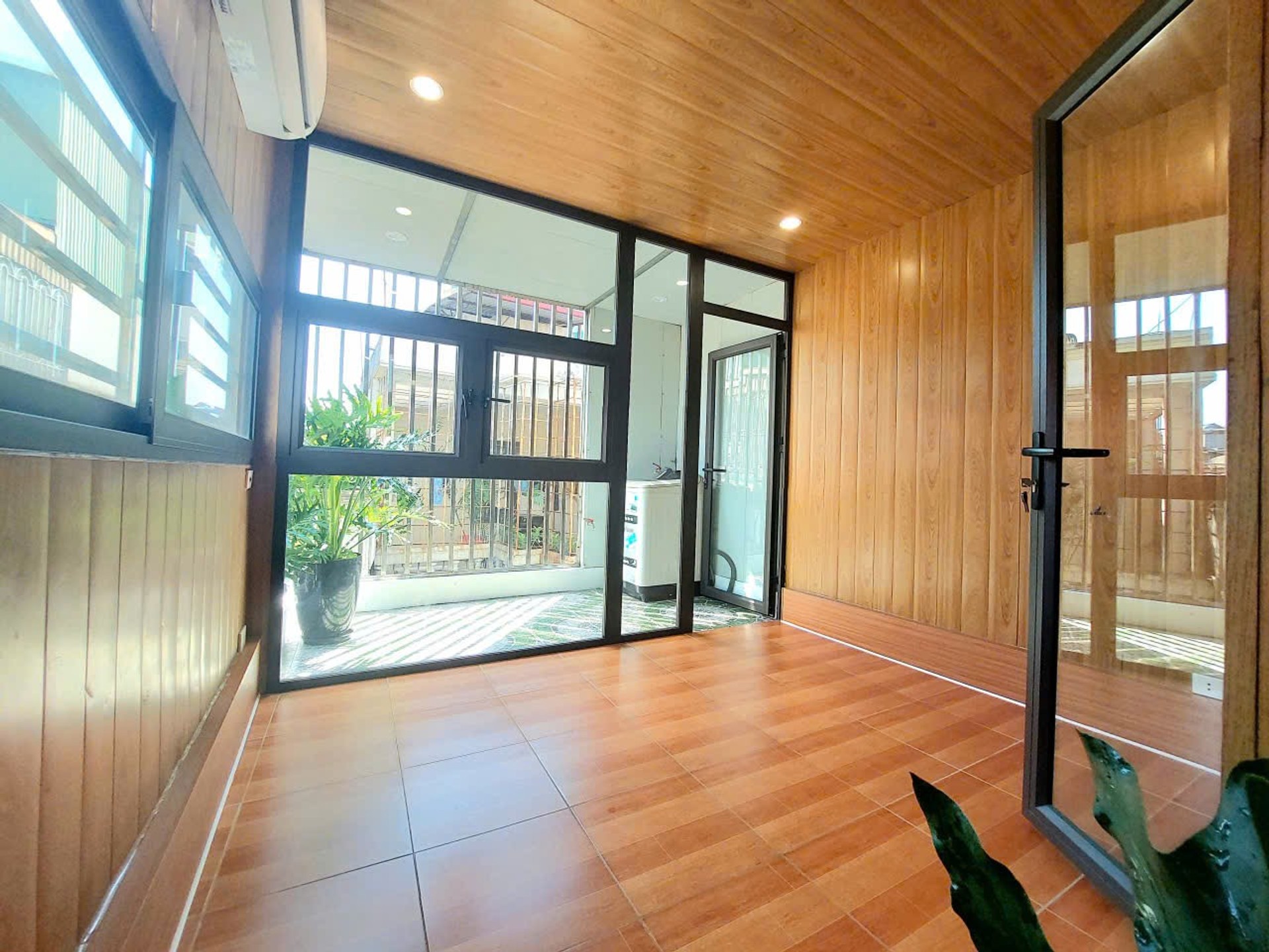 Bán nhà Nguyễn Cao - diện tích 15m2 5 tầng - Mặt ngõ thông kinh doanh - giá 7,3 tỷ