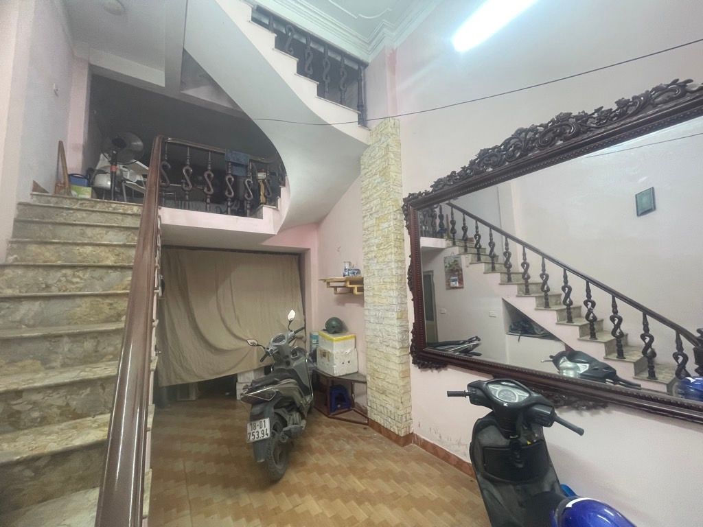 Bán nhà Định Công Thượng - diện tích 35m2 5 tầng - Ô tô tránh - giá 6 tỷ