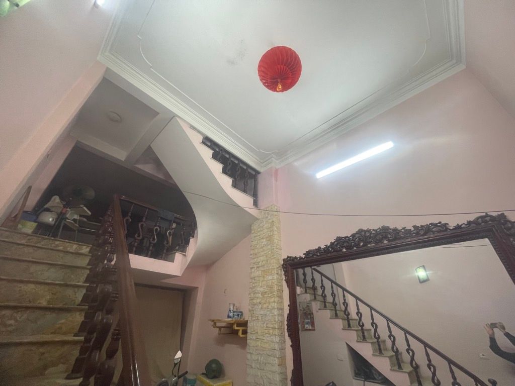 Bán nhà Định Công Thượng - diện tích 35m2 5 tầng - Ô tô tránh - giá 6 tỷ