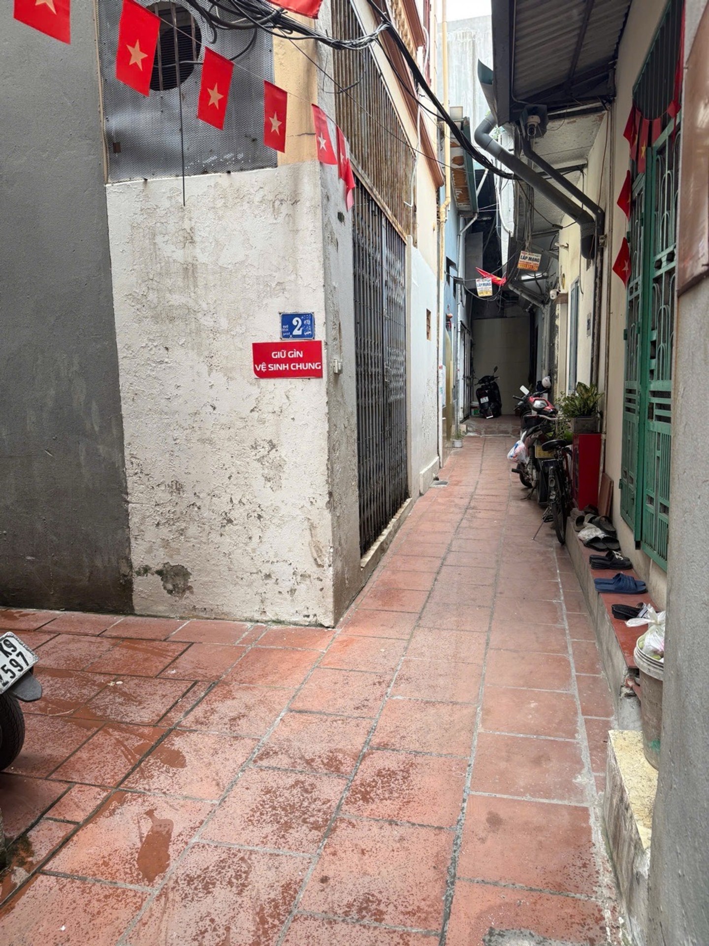 Bán nhà Lĩnh Nam - diện tích 33m2 3 tầng - Nhà dân xây - giá 6,5 tỷ