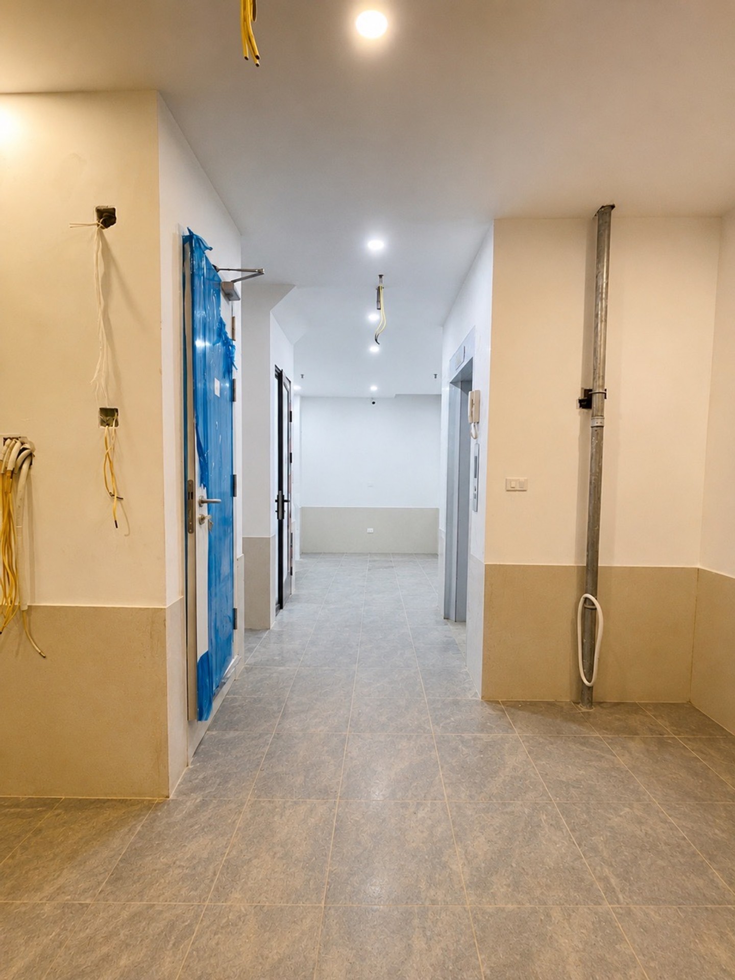 Bán nhà Hoàng Mai - diện tích 42m2 6 tầng - Thang máy, 10 phòng khép kín - giá 12,5 tỷ
