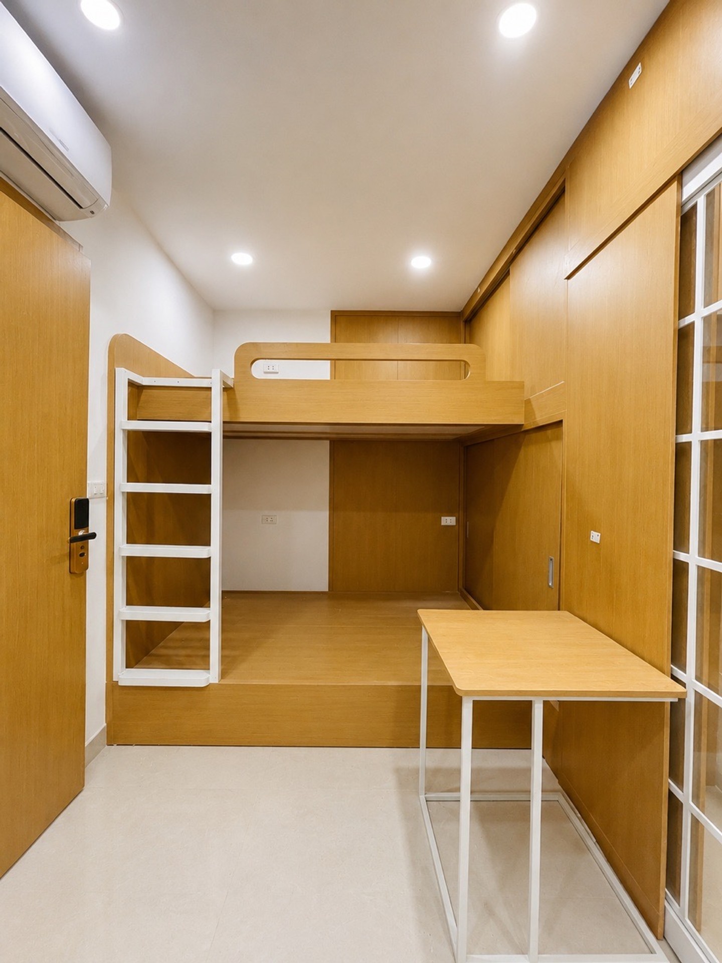 Bán nhà Hoàng Mai - diện tích 42m2 6 tầng - Thang máy, 10 phòng khép kín - giá 12,5 tỷ