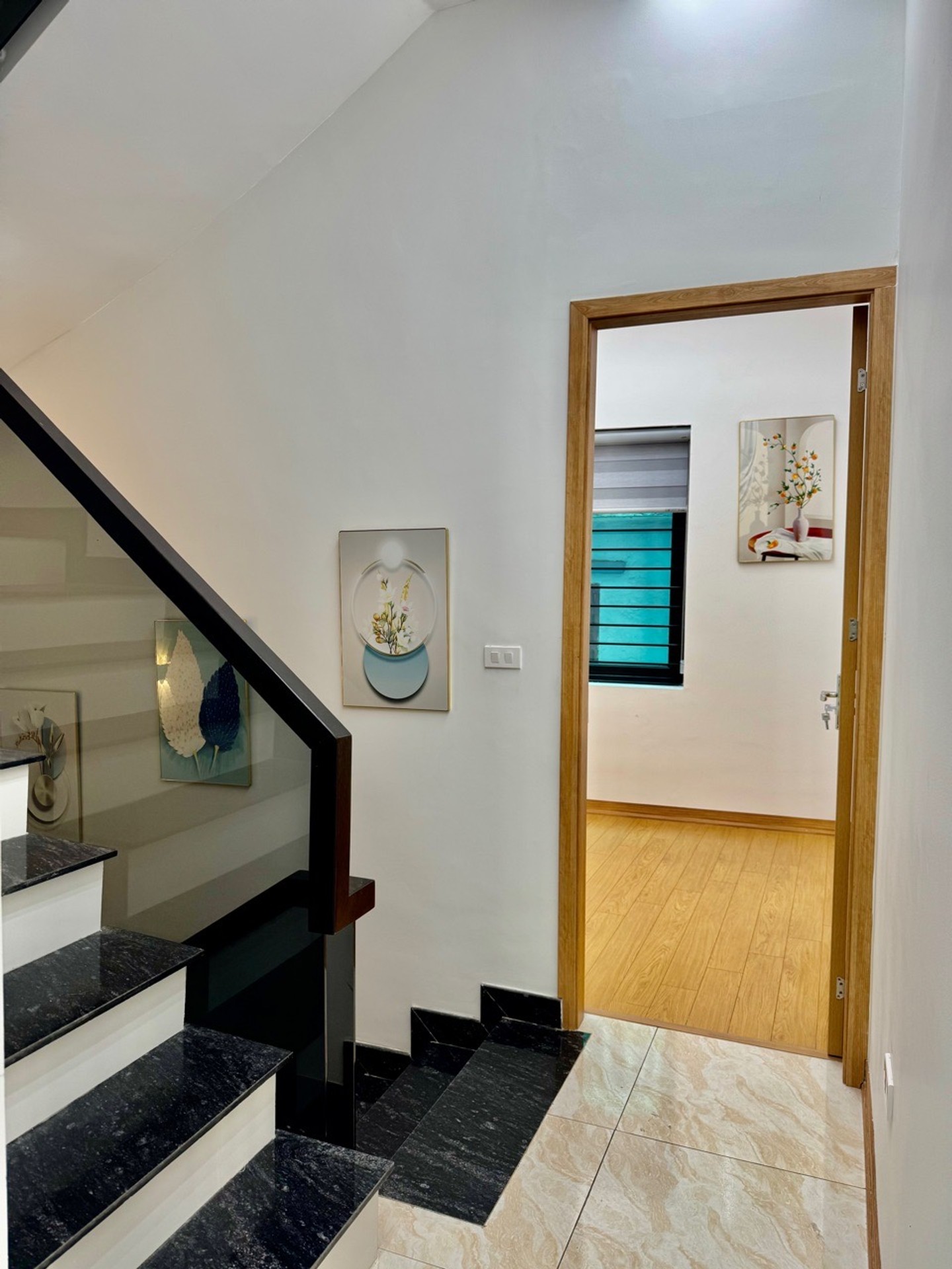 Bán nhà Hoàng Văn Thái - diện tích 42m2 5 tầng - Ô tô đỗ cửa - giá 14,5 tỷ