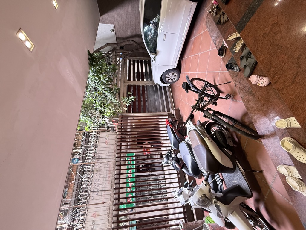 Bán nhà Thành Công - diện tích 160m2 6 tầng - Ô tô tránh - giá 76 tỷ