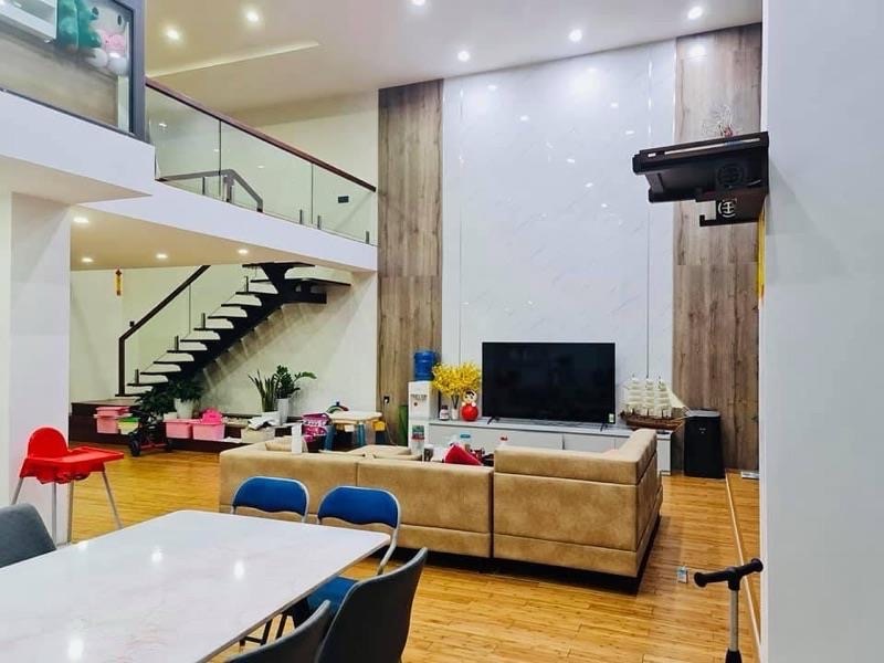 Bán nhà Lương Thế Vinh - diện tích 155m2 9 tầng - ô tô tránh vào nhà - giá 72 tỷ