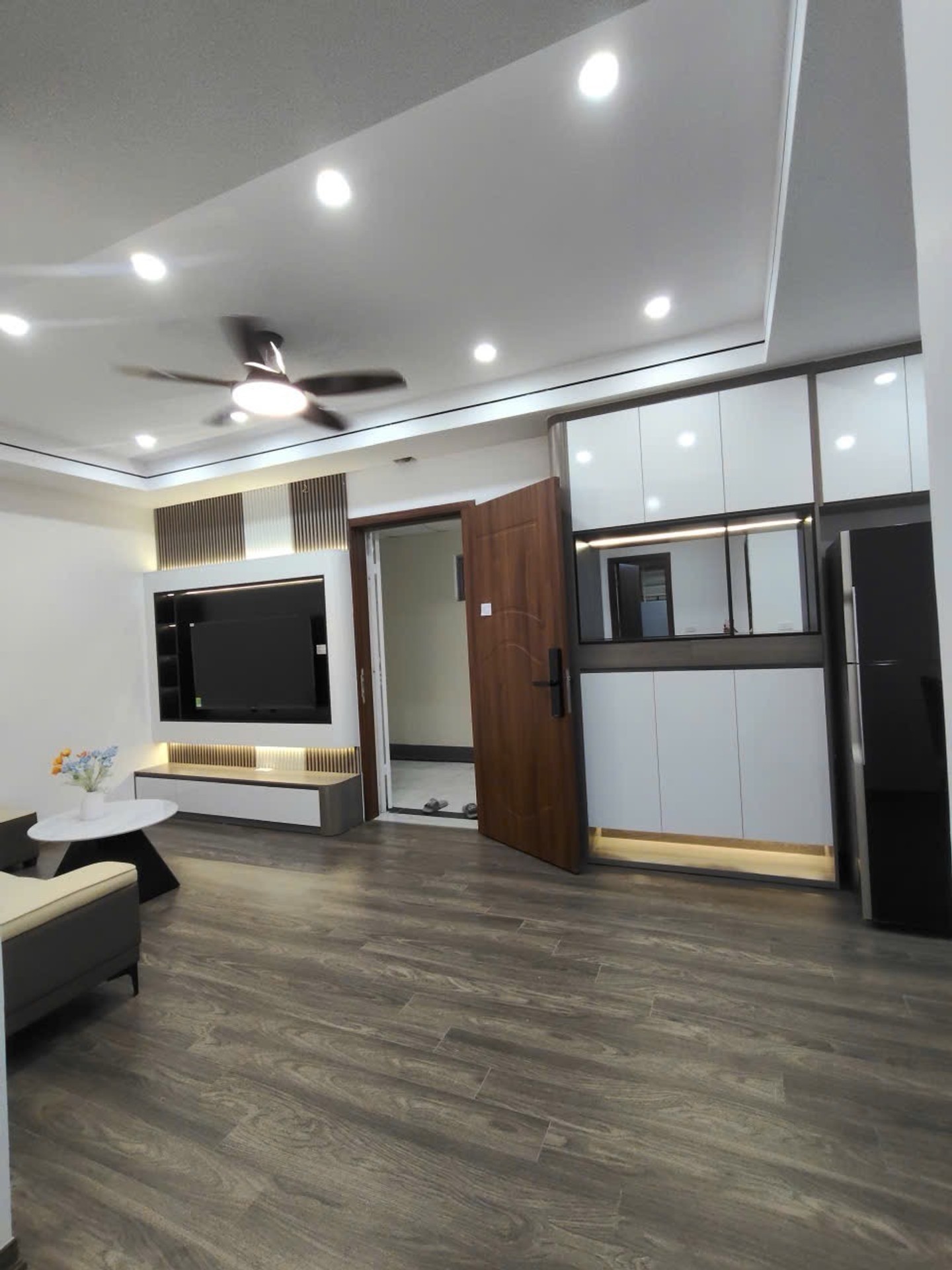 Bán nhà Linh đàm - diện tích 63m2 1 tầng - Ô tô đỗ sảnh - giá 3,4 tỷ