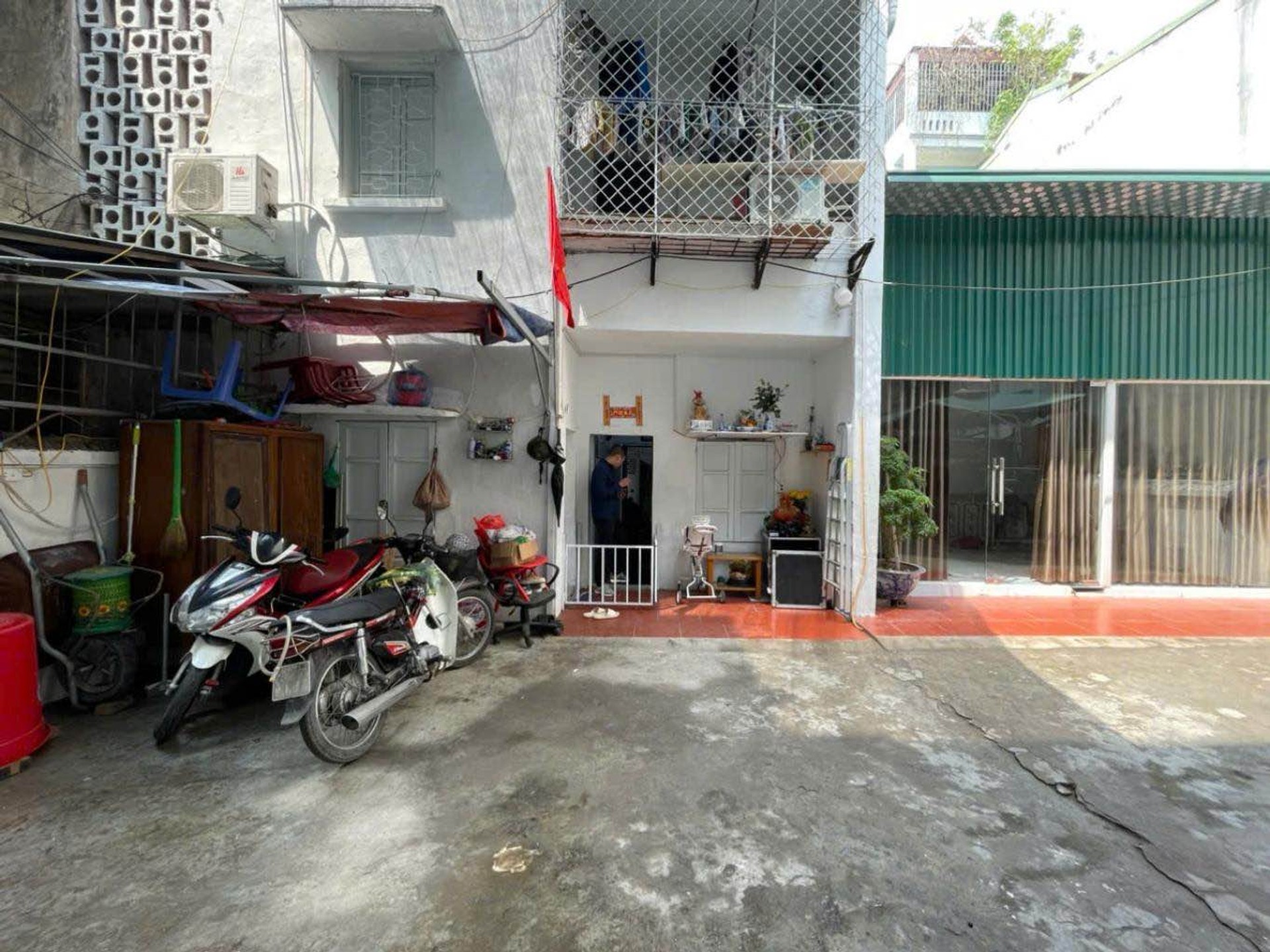 Bán nhà Tân Mai - diện tích 41m2 2 tầng - mặt tiền khủng - giá 14 tỷ