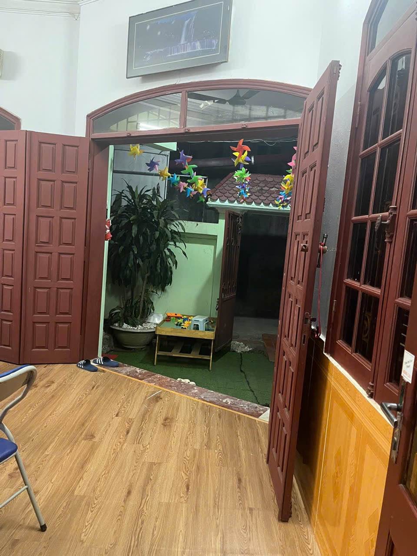 Bán nhà Vũ Tông Phan - diện tích 105m2 4 tầng - ô tô đỗ cửa - giá 35 tỷ