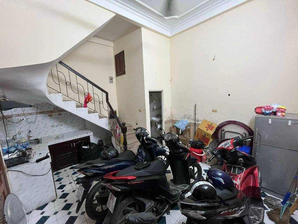 Bán nhà Lĩnh Nam - diện tích 21m2 3 tầng - vị trí đẹp, gần chợ đêm - giá 2,3 tỷ