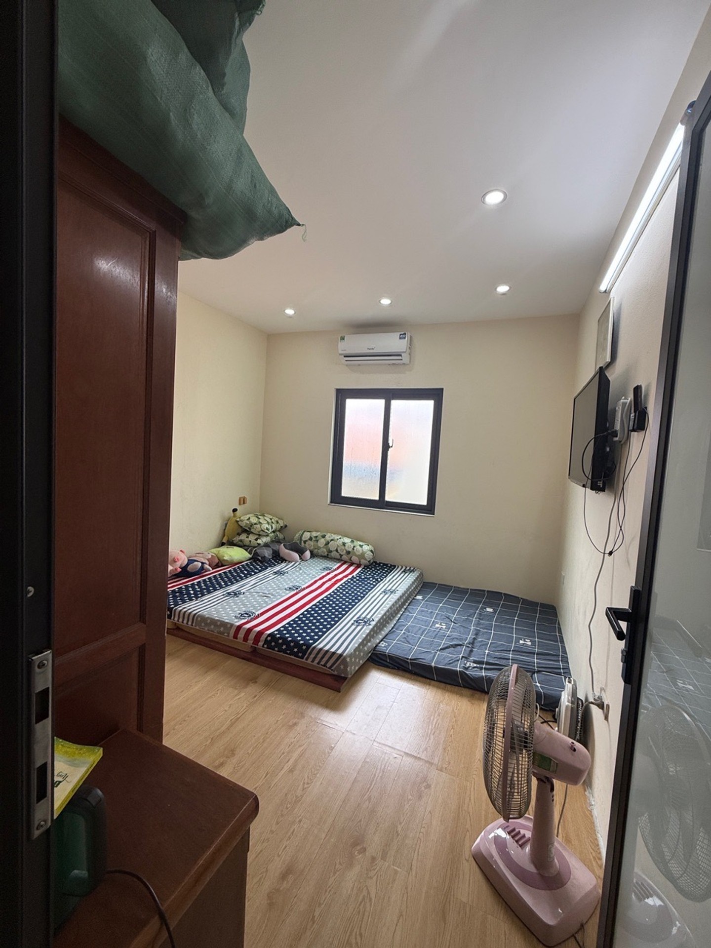 Bán nhà Định Công Hạ - diện tích 34m2 4 tầng - Cách 20M là đường ô tô tránh - giá 3,6 tỷ