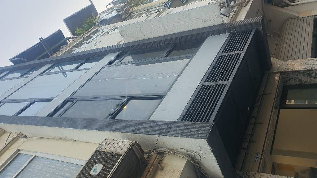 Bán nhà Nghi Tàm - diện tích 28m2 6 tầng - Ô tô tránh, vỉa hè - giá 26 tỷ