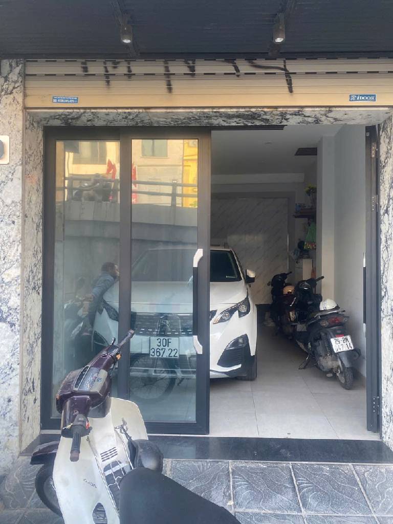 Bán nhà Nghi Tàm - diện tích 28m2 6 tầng - Ô tô tránh, vỉa hè - giá 26 tỷ