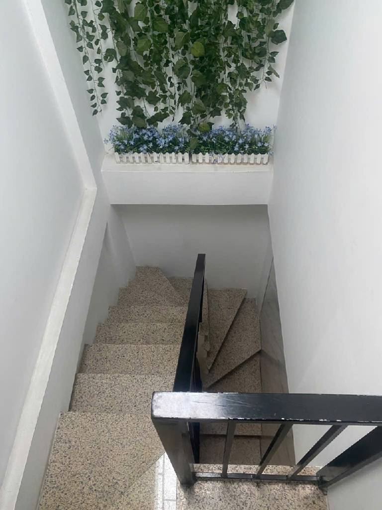 Bán nhà Nghi Tàm - diện tích 28m2 6 tầng - Ô tô tránh, vỉa hè - giá 26 tỷ