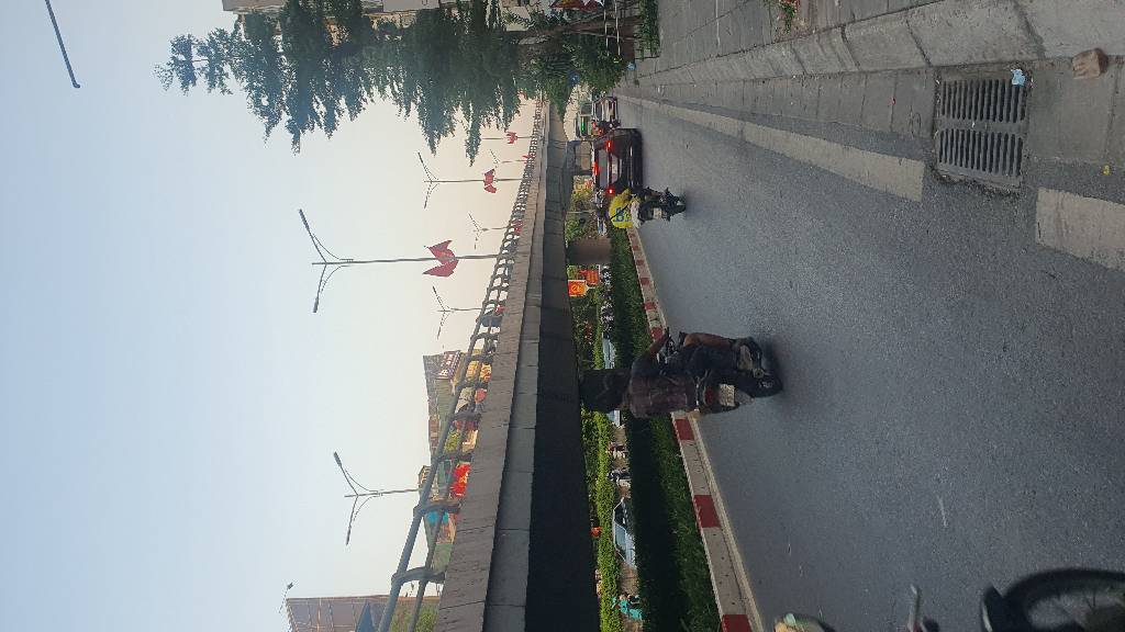 Bán nhà Nghi Tàm - diện tích 28m2 6 tầng - Ô tô tránh, vỉa hè - giá 26 tỷ