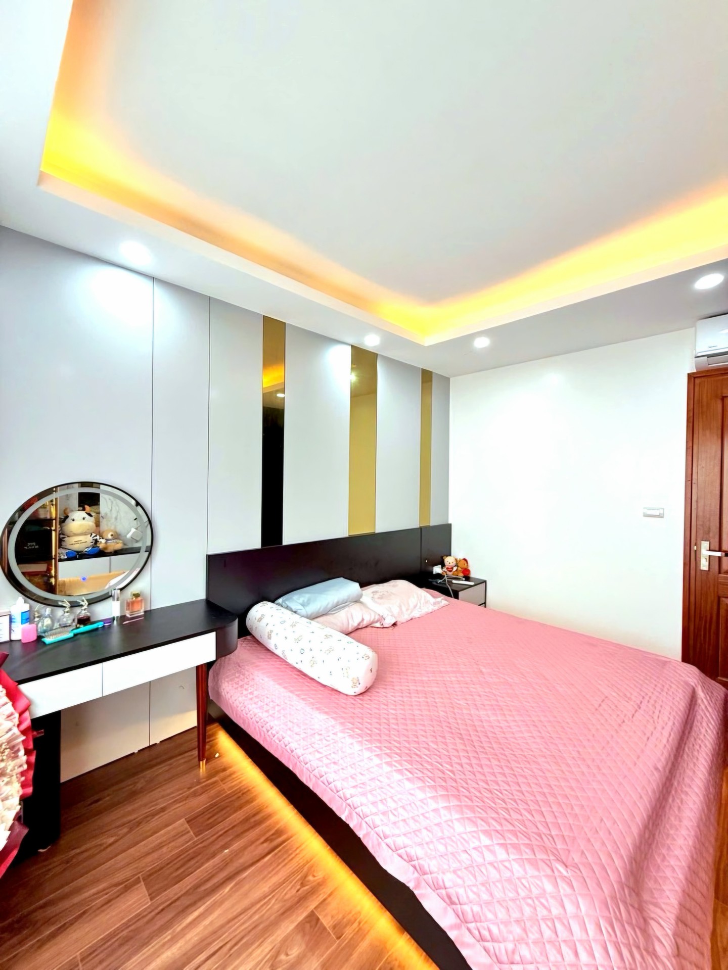 Bán nhà Nguyễn Chính - diện tích 48m2 5 tầng - Lô góc, ô tô vào nhà - giá 16,9 tỷ