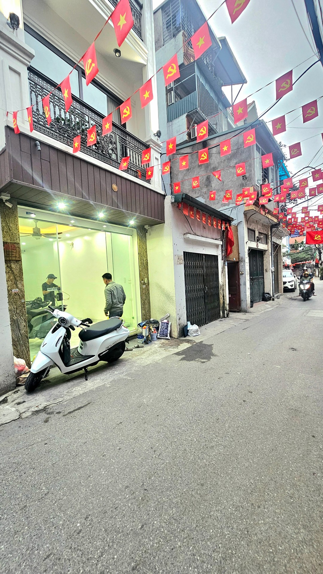 Bán nhà Nguyễn Chính - diện tích 48m2 5 tầng - Lô góc, ô tô vào nhà - giá 16,9 tỷ