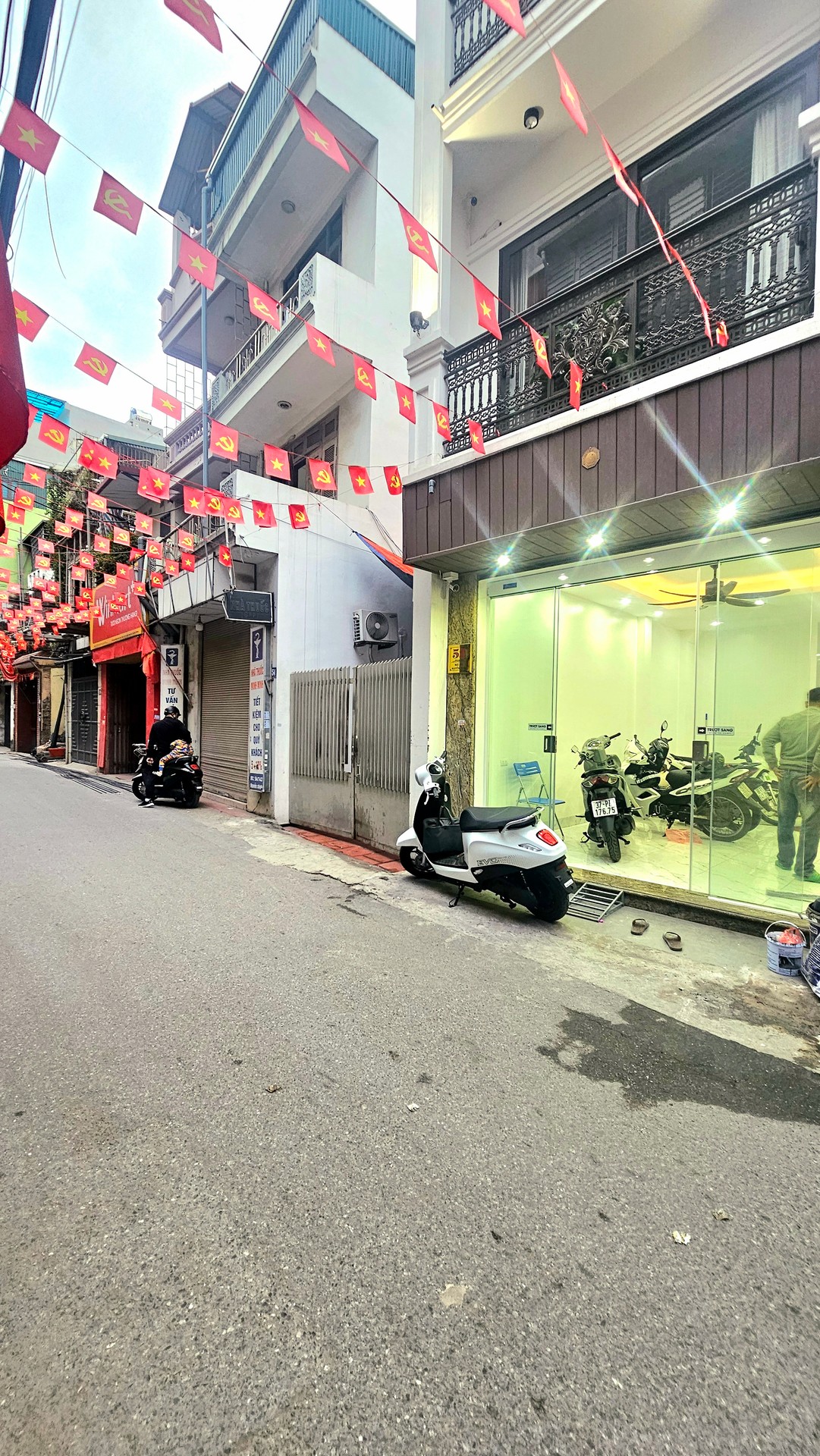 Bán nhà Nguyễn Chính - diện tích 48m2 5 tầng - Lô góc, ô tô vào nhà - giá 16,9 tỷ