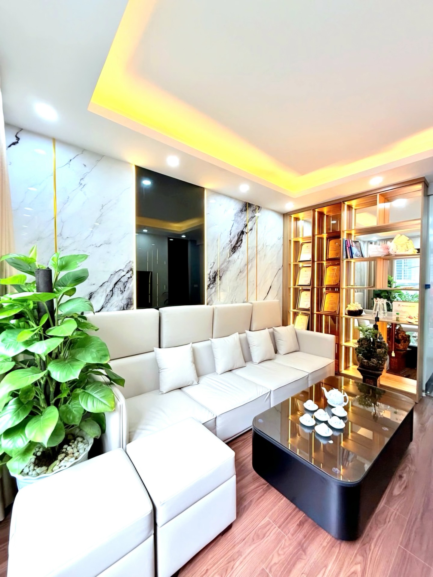 Bán nhà Nguyễn Chính - diện tích 48m2 5 tầng - Lô góc, ô tô vào nhà - giá 16,9 tỷ