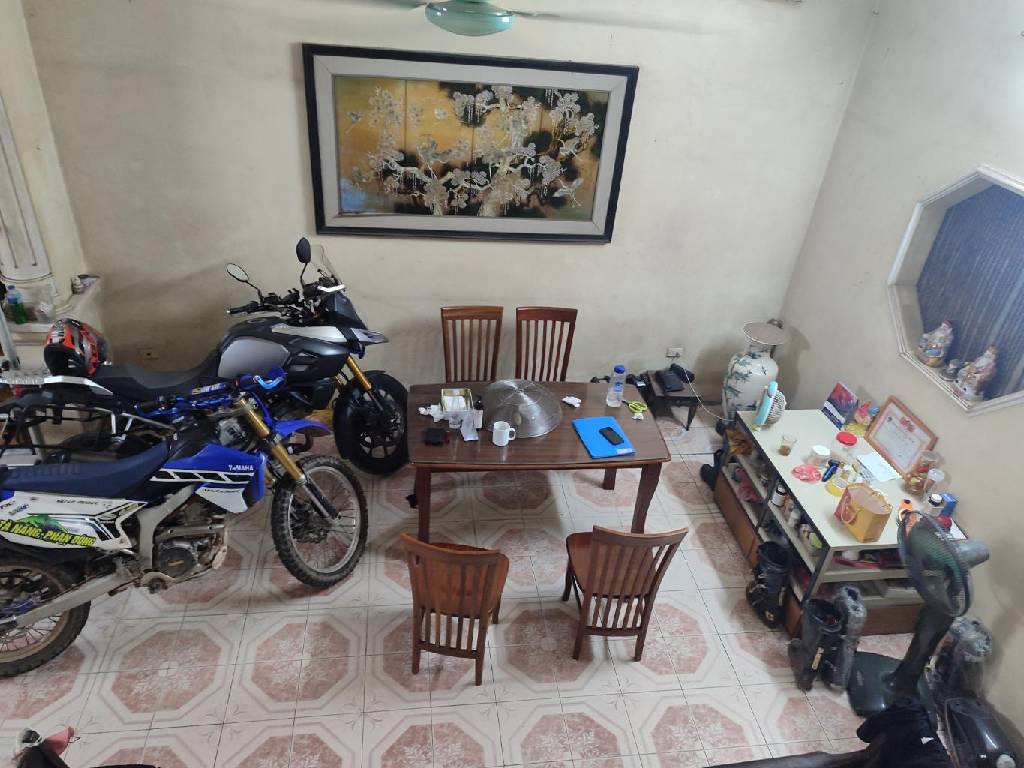 Bán nhà Hoàng Mai - diện tích 102m2 4 tầng - Ô tô cất trong nhà mặt tiền quyền lực - giá 23,5 tỷ