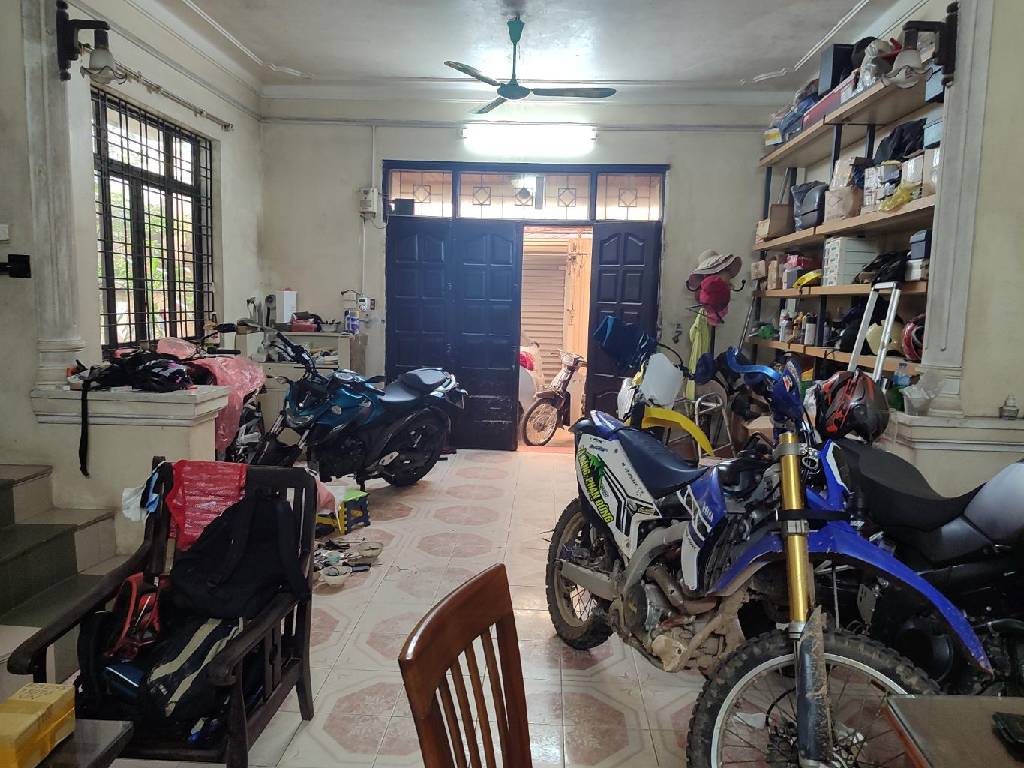 Bán nhà Hoàng Mai - diện tích 102m2 4 tầng - Ô tô cất trong nhà mặt tiền quyền lực - giá 23,5 tỷ