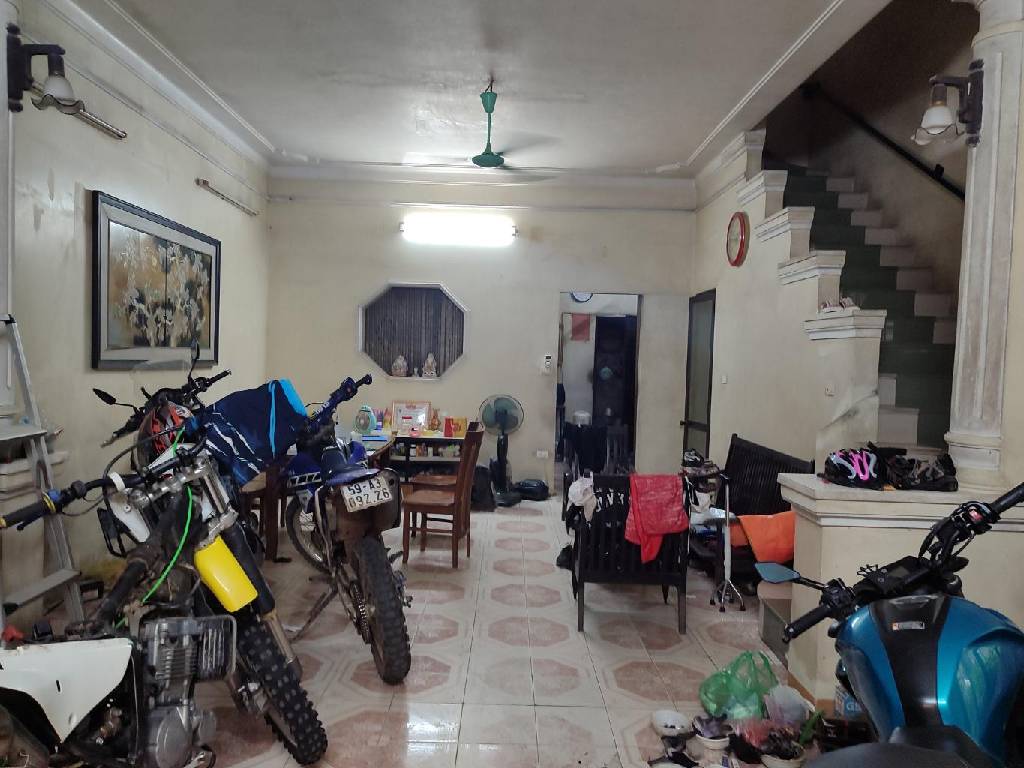 Bán nhà Hoàng Mai - diện tích 102m2 4 tầng - Ô tô cất trong nhà mặt tiền quyền lực - giá 23,5 tỷ